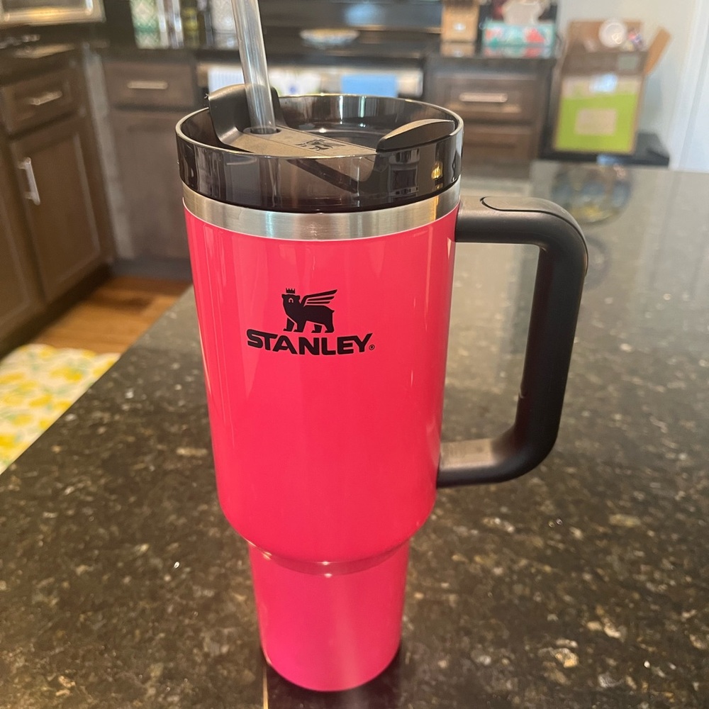 Stanley 40oz Quencher in Electric Pink